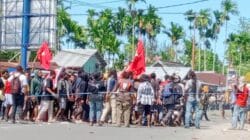 Aksi Hari HAM di Manokwari;  polisi dan pendemo  bentrok, dua demonstran diamankan